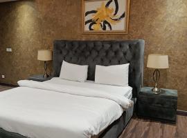 The Perfect Blend of Price and Comfort in GCM laxor Stay in Prime location, wellness hotel v destinaci Lahore