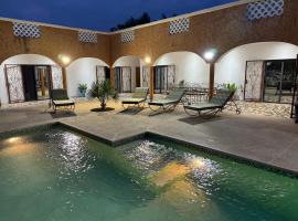 Villa Warang, hotell i Warang