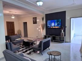 Bright and central apartment in Plateau, khách sạn ở Dakar