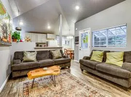 Russian River Retreat! Woodsy Guerneville Bungalow