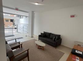 Apartamento em Camboriú com Piscina Ótima Localização, hotel in Balneário Camboriú