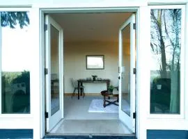 Serene King Suite Retreat on Quiet Mercer Island