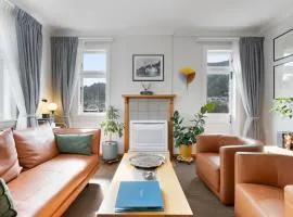 The Signal - Stylish Deco Apt with Deck and Marina View