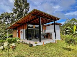 Wasi Loma casa campestre, hotel in Pedro Vicente Maldonado