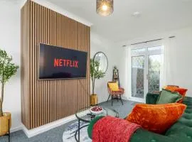 Luxury House - Brand New - Parking - Sleeps 5