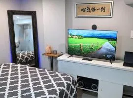 Chic Japanese Vibes in Liberty Village 10 min walk to FIFA World Cup & GO Station