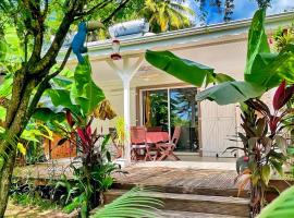 MAJO LOUNGE dans un jardin tropical à 5 min de la mer Caraïbe, hotel v destinaci Saint-Pierre