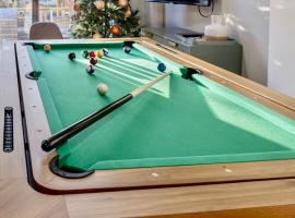 Fun luxury stay, city walkable, Pool Table, Air Hockey, Garden, Parking, Business & Families - Oakview, ξενοδοχείο στο Κόλτσεστερ