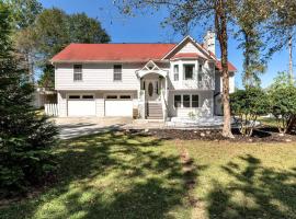 Spacious 7BR Family Retreat Near Mall of GA Sleeps 17, ξενοδοχείο σε Buford