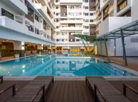 Modern Condo near IT Park and Waterfront Cebu, With Pool, Wifi, Gym Access