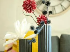 Gartenwohnung-Terrasse-3 Schlafzimmer-85ZollTV-Arcade