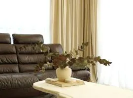 Cosy Modern Flat - Balcony & Cinema