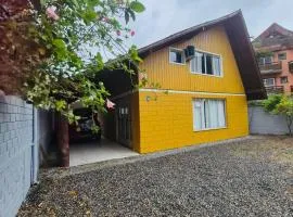 Cabana Amarela Guarda do Embaú