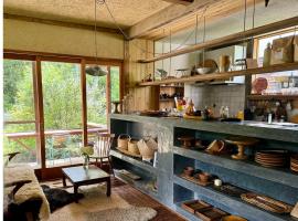 Private Forest Cottage for Two, Organic Lifestyle, hotel v destinaci Bungoono