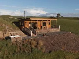 Sunsets, outdoor bath, mountain views, fire pit