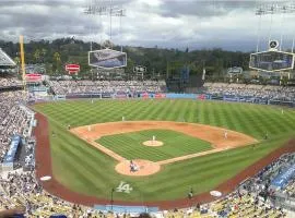 Mid-century Loft Echo Park at Dodger Stadium in 3B2B Downtown Los Angeles