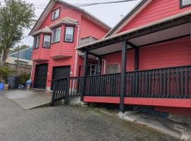 Executive Suite 2 Bedroom Serviced Apartment, hotel in Alert Bay