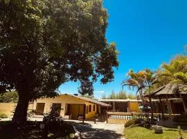 Chácara charmosa com piscina, campo de futebol