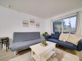 Near Tech Hub and Transit Central Bellevue Home, Hotel in Bellevue