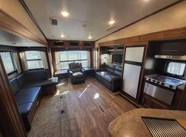 Premium RV Scenic & Serene - RRG, hotel din Stanton