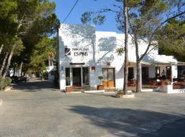 Bungalows Es Pins - Emar Hotels: Playa Migjorn'da bir otel