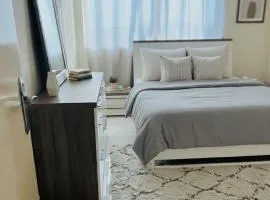 Quiet Private Queen Room With Dubai 2 Min Walking Distance
