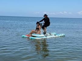 Monkey Afro Hostel, hotel in San Antero