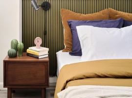 Midcentury Couples Designer Loft - Casa Tuya