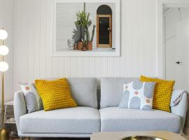Belle Escapes - Coral Drift Retreat – hotel w mieście West Beach