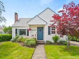 Happy House - Near 3rd Street wine getaway
