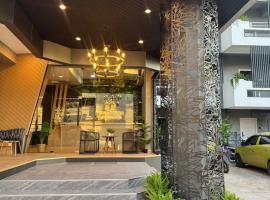 โรงแรมเดอะไนน์ พรีเมียร์, hotel poblíž Letiště Ubon Ratchathani - UBP, Ban Na Khwai