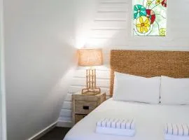 Bayshore Bungalow 2 - Oceanstays