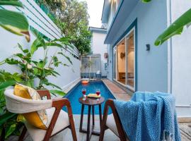 The Infinity Pool Villa Hotel by DanCenter, Baga Beach, Goa，位于阿伯来的酒店