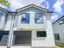 Brand-New 5BR Retreat, Space & Serenity by Nature