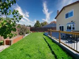 Renovated 5 Bd 3 Ba AC Private Deck Lawn