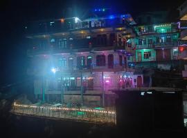 Maya shiv shakti cafe tosh, hotel v destinaci Tosh