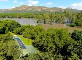 Honeypot Fly Fishing Eco Chalet