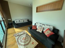 Make Memories Cozy 2BR Family Suite Summer Mall, hotel in Kota Samarahan