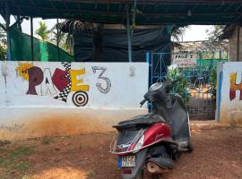 Page three stays and backpackers hostel, ξενοδοχείο σε Anjuna