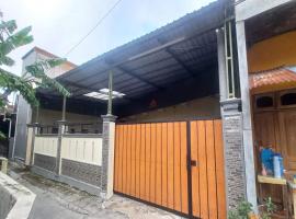 OYO 95058 Agago Homestay Syariah, hotel v destinaci Kedungtengkong