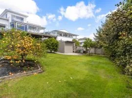 Peaceful Paradise - Waihi Beach Holiday Home