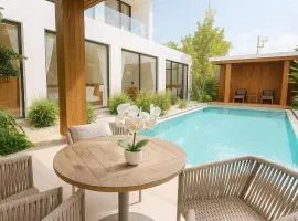 Villa Vivaldi 4 Bedrooms Modern Luxury Pool Villa by Voyager Atelier