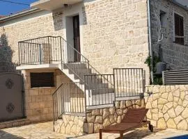 Kuća za odmor Tomina sa dva apartmana