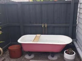 Lavender Cottage - Cute, Cosy & Pet Friendly