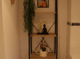 Maison tout confort 6 personnes - 3 chambres -, hotel in Saint-Sauvant