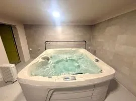 Chill & Pool Retreat Almádi