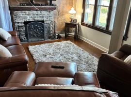 Gem In The Heart of Mill Creek, Hotel in Youngstown