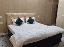 Yellow Divine Stay, hotel en Balta