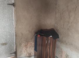 House, hotel in Mirjān