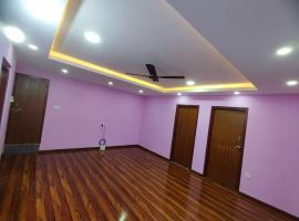 Authentic Nepali Stay in 994 Sqft Flat in peaceful Envirnment near Swayambbhu, ξενοδοχείο σε Katmandu International